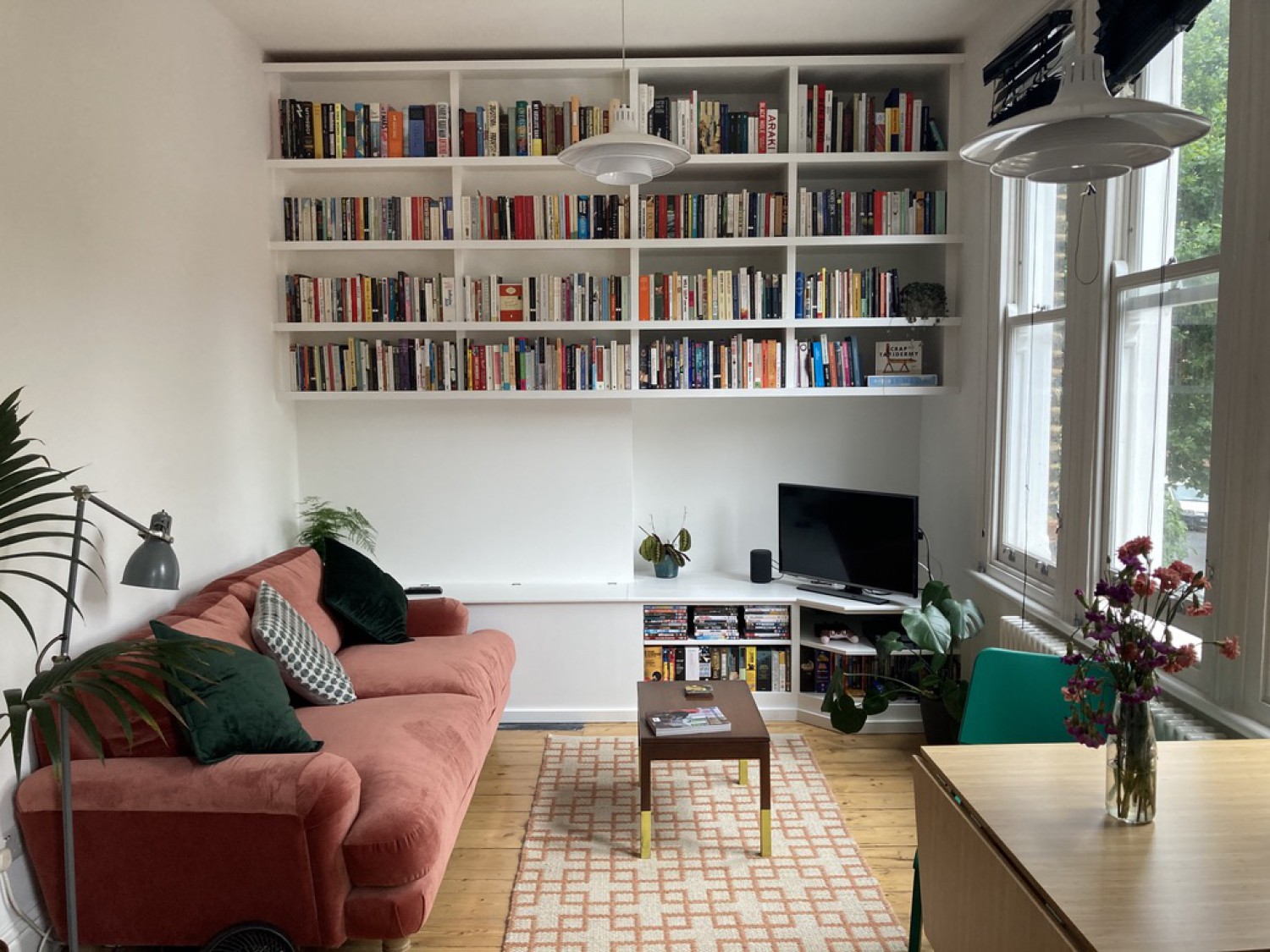 Built in Book Shelves, TV stand and storage Photo